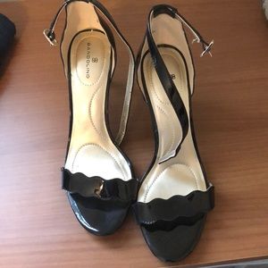 Bandolino black strappy sandal